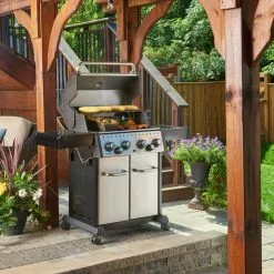 Broil King CROWN S490 BBQ With Side Burner, Rear Rotisserie Burner & Rotisserie Kit BBQs & Smokers