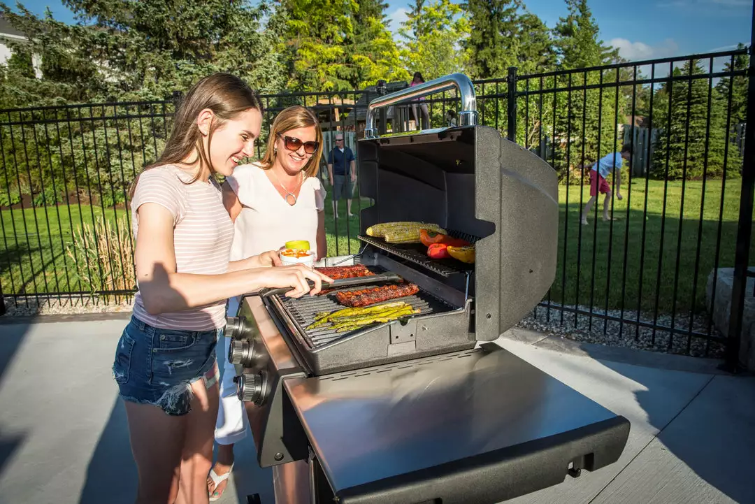 Broil King SIGNET 320 3-Burner BBQ 16 Broil King SIGNET 320 3-Burner BBQ