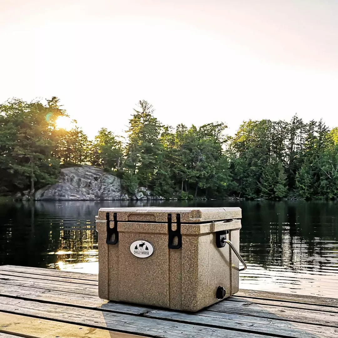 Chilly Moose Cooler/Ice Box W/ Wheels (75L) 11 Chilly Moose Cooler/Ice Box W/ Wheels (75L)