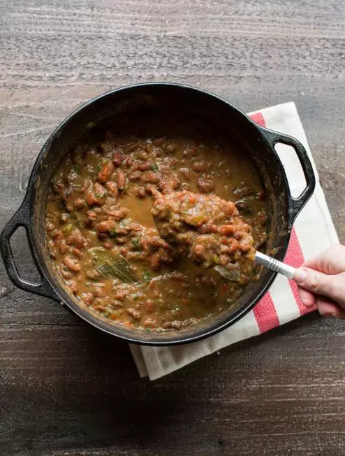 Lodge Cast Iron Dutch Oven 7 Quart W/ Loop Handles 3 Lodge Cast Iron Dutch Oven 7 Quart W/ Loop Handles
