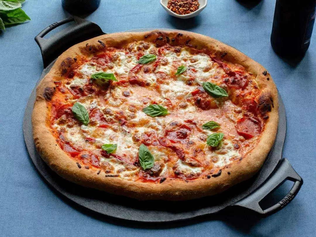 Lodge - Cast Iron Round Pizza Pan (15") BBQ Accessories 4 Lodge - Cast Iron Round Pizza Pan (15") BBQ Accessories