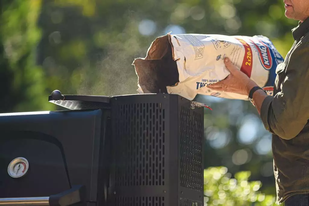 Masterbuilt Gravity Series 560 Digital Charcoal BBQ Grill & Smoker BBQs & Smokers 3 Masterbuilt Gravity Series 560 Digital Charcoal BBQ Grill & Smoker BBQs & Smokers