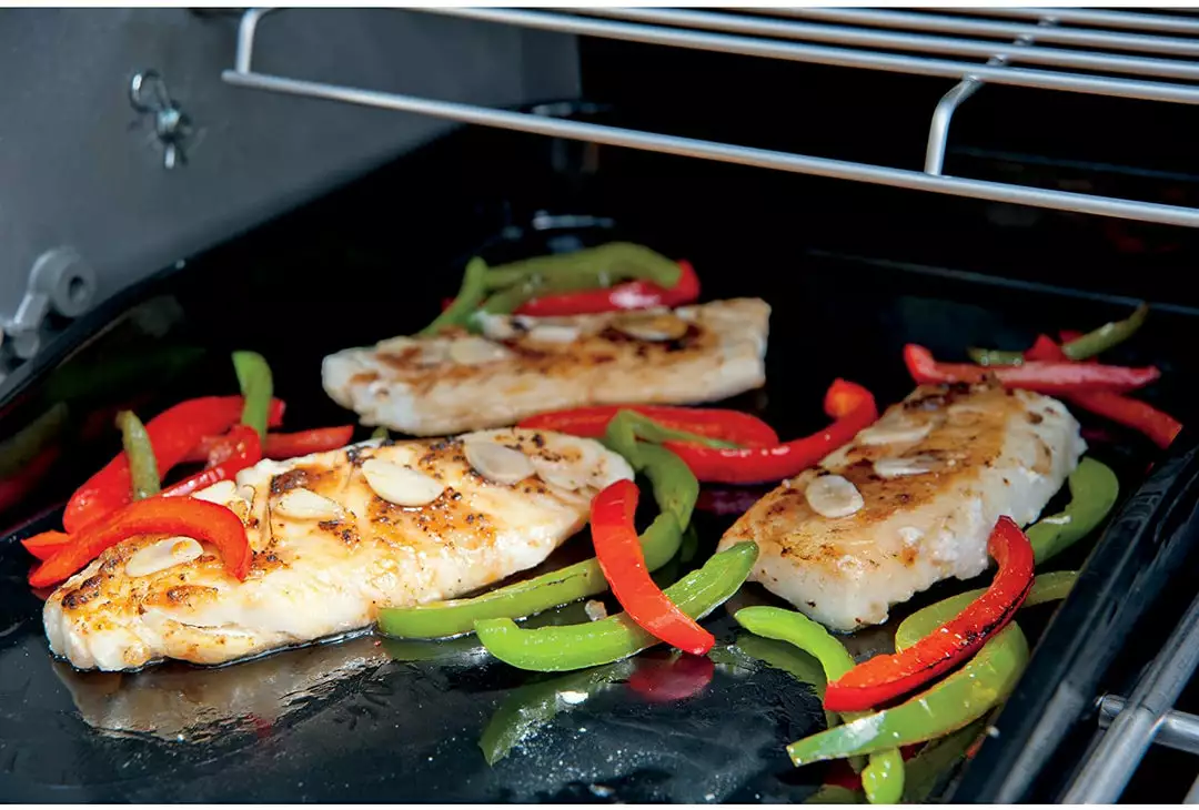 Weber 7577 Premium Cast Plancha For Summit Series 2 Weber 7577 Premium Cast Plancha For Summit Series